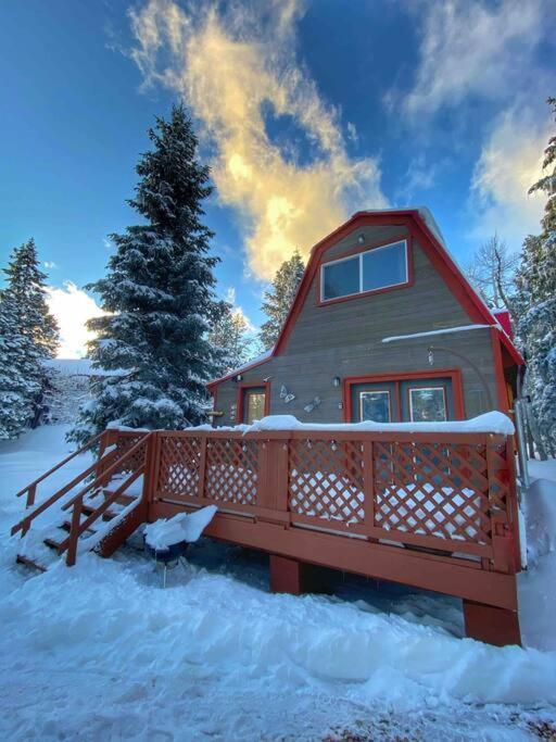 Charming Blue Farmhouse Cabin Duck Creek Village 외부 사진
