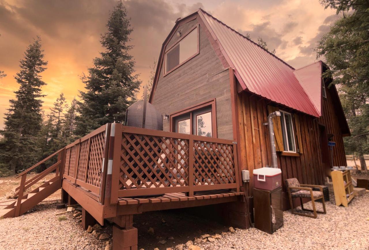 Charming Blue Farmhouse Cabin Duck Creek Village 외부 사진