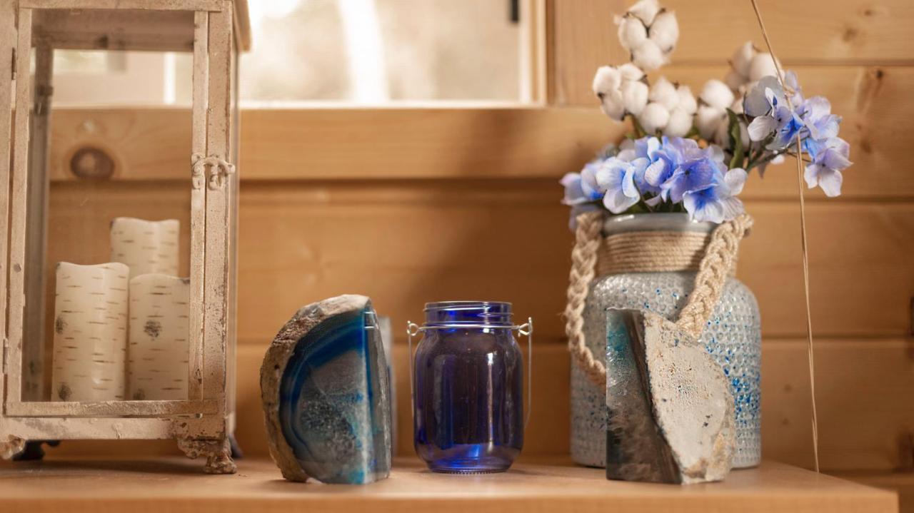 Charming Blue Farmhouse Cabin Duck Creek Village 외부 사진