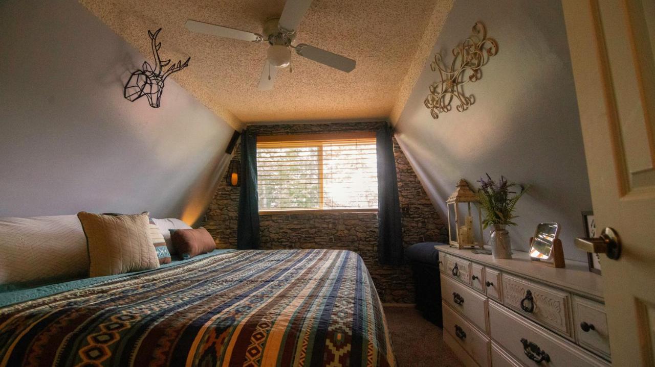 Charming Blue Farmhouse Cabin Duck Creek Village 외부 사진