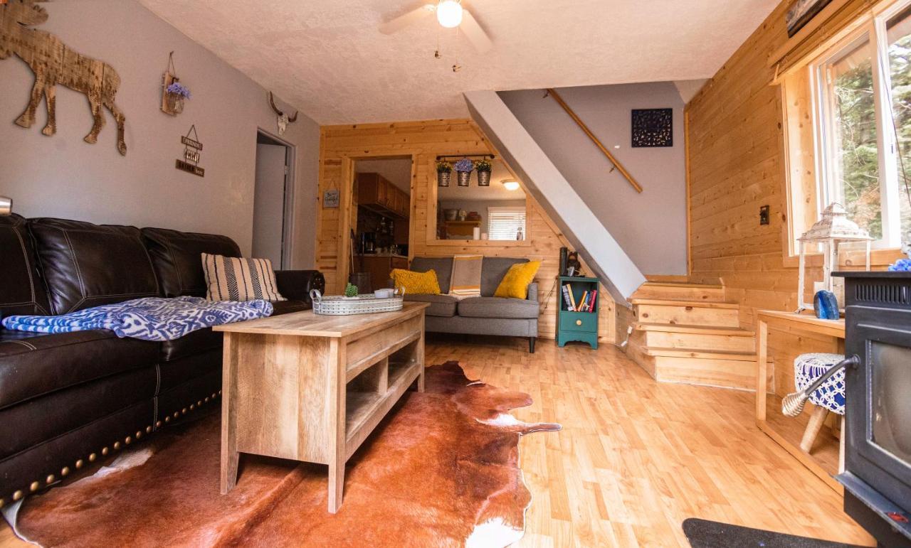 Charming Blue Farmhouse Cabin Duck Creek Village 외부 사진