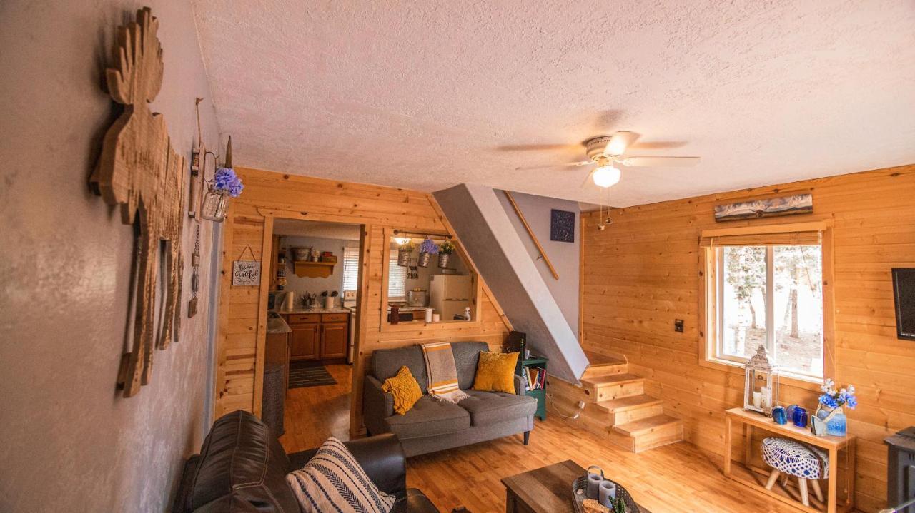 Charming Blue Farmhouse Cabin Duck Creek Village 외부 사진