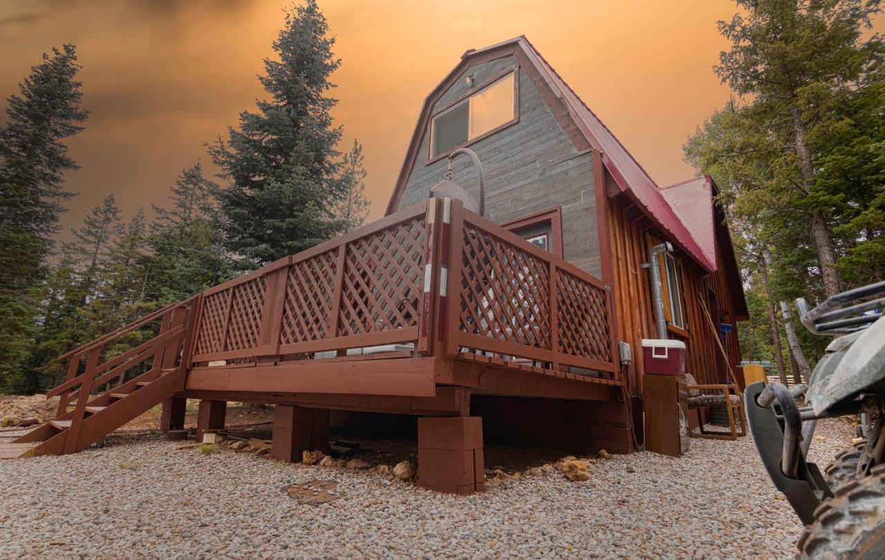 Charming Blue Farmhouse Cabin Duck Creek Village 외부 사진