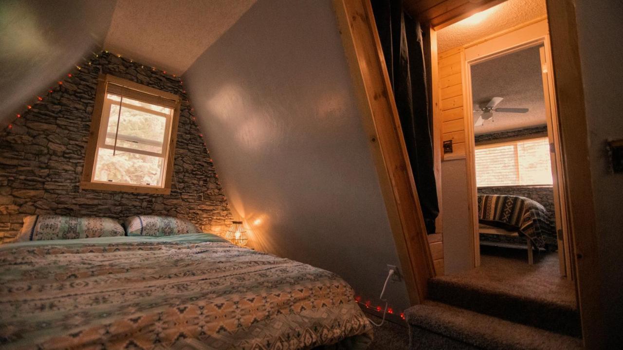 Charming Blue Farmhouse Cabin Duck Creek Village 외부 사진